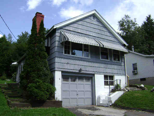 Building photograph for 32 LAKEVIEW DR